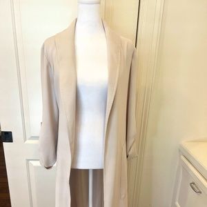 Babaton Aritzia flowy trench size SMALL cream